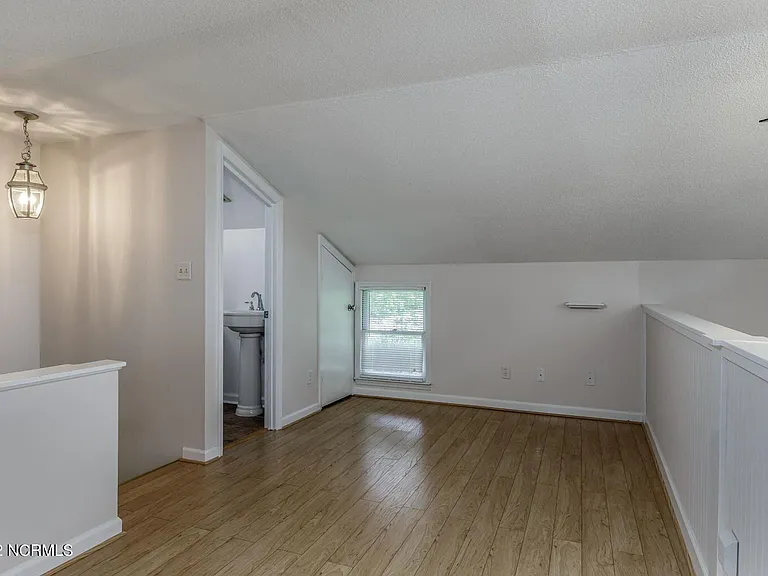 647 Castleberry Ct — Photo 16