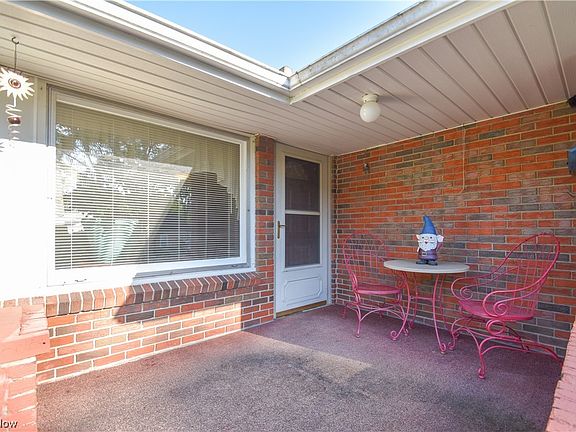 3rd image of 755 Crestview Dr