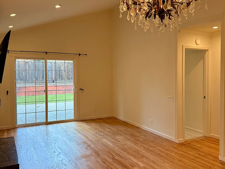 1035 Sunshine Cir — Photo 6