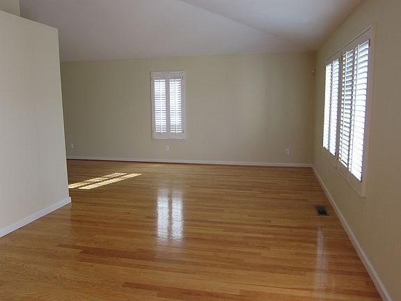 3rd image of 2552 Glen Dundee Way