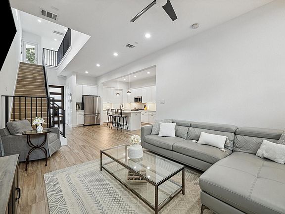 5th image of 5021 Creekmont Dr