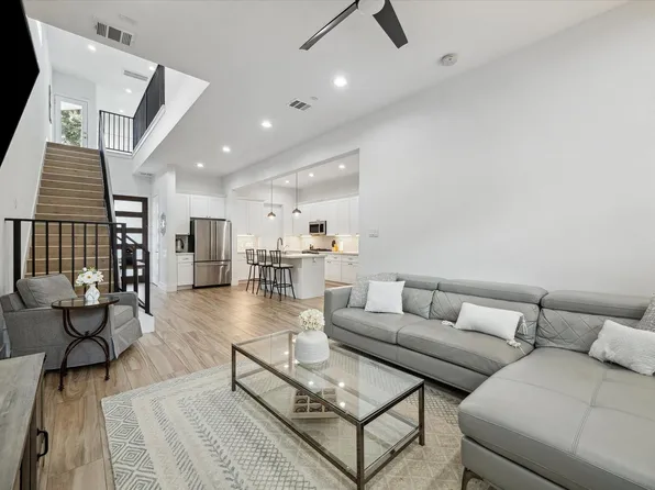 5021 Creekmont Dr, Houston, TX 77091