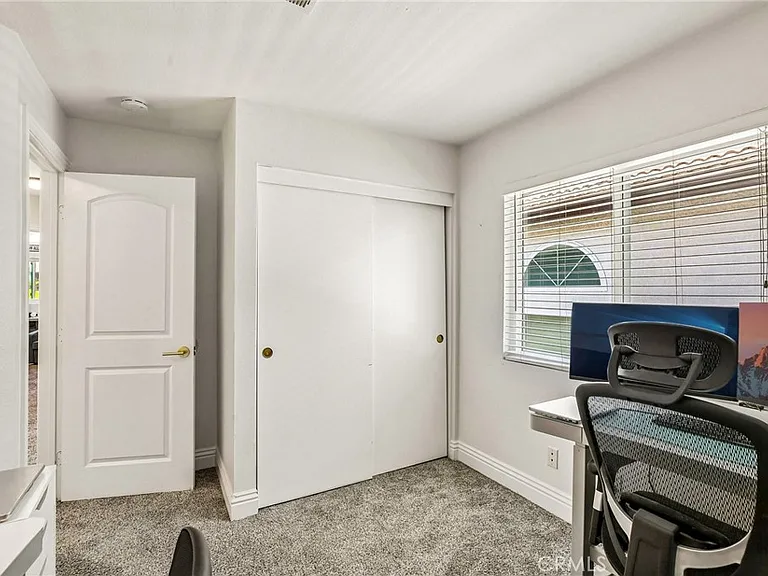 24882 Oxford Dr — Photo 24
