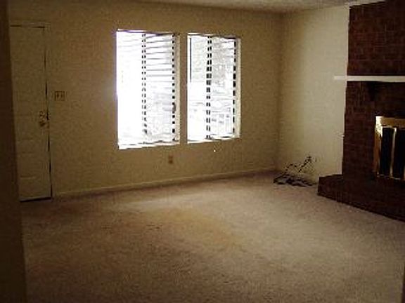 5th image of 104 Cobblestone Dr