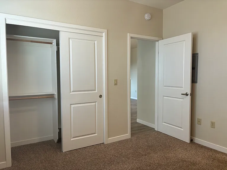 699 S Cloverdale Blvd — Photo 7