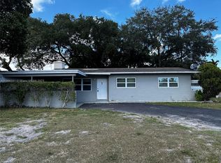 61 NE 195th St, Miami, FL 33179