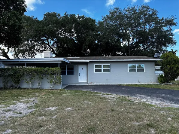61 NE 195th St, Miami, FL 33179