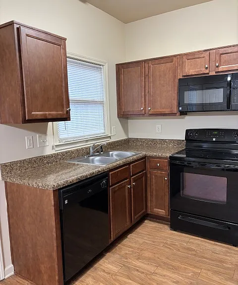 220 Birch St #5 — Photo 6
