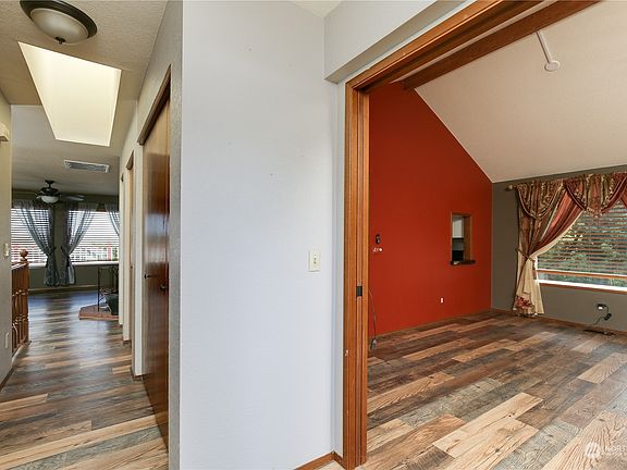 4th image of 546 SW Fairhaven Drive