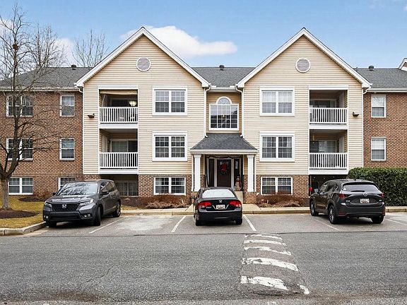 2nd image of 3 Ginford Pl Unit 101