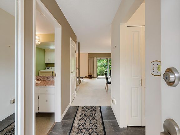 3rd image of 3981 Nelthorpe St #11