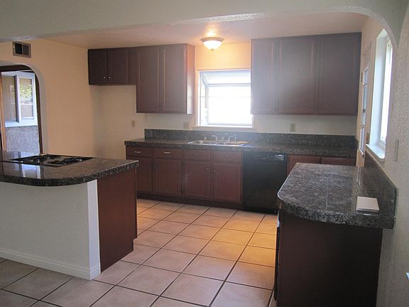 3rd image of 2840 Brosnan St