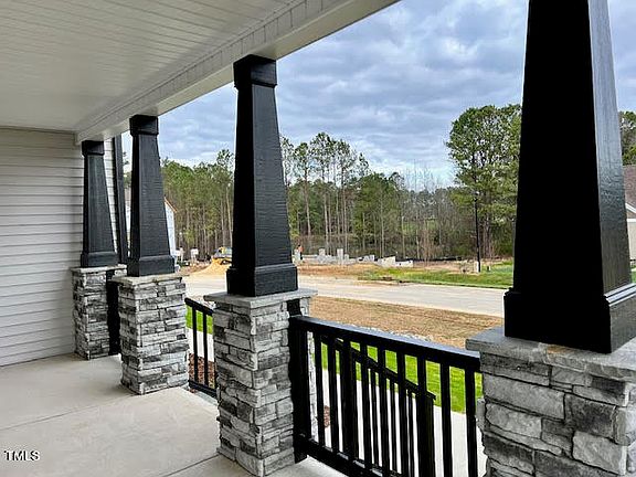3rd image of 69 Red Rocks Cir