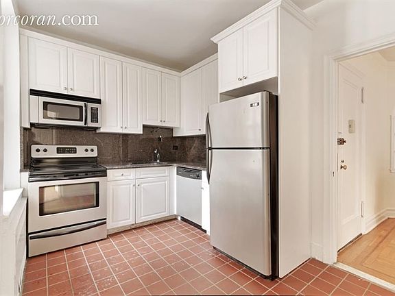 3rd image of 225 Sterling Pl APT 1A