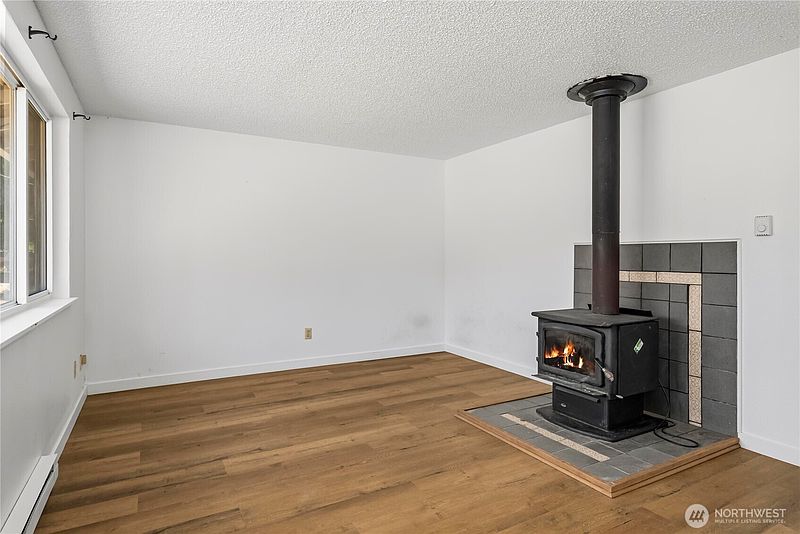 4th image of 11734 Fry Avenue SW