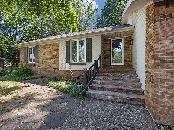 3rd image of 4663 S Roubidoux Place