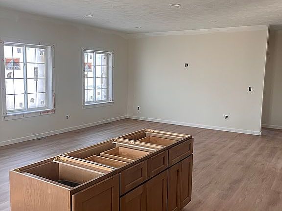4th image of 639 Kestrel Ln
