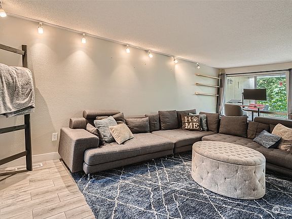 5th image of 7517 Zircon Drive SW