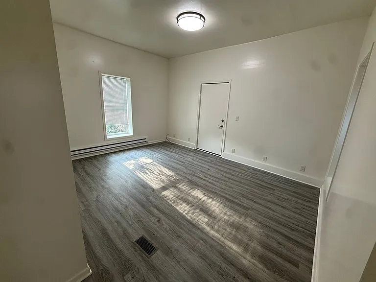1034 Getty St — Photo 2