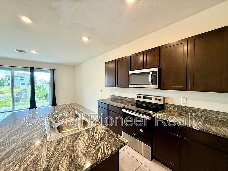 32794 Pez Landing Ln — Photo 10