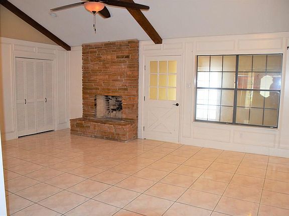 2nd image of 204 W Yucca Ave