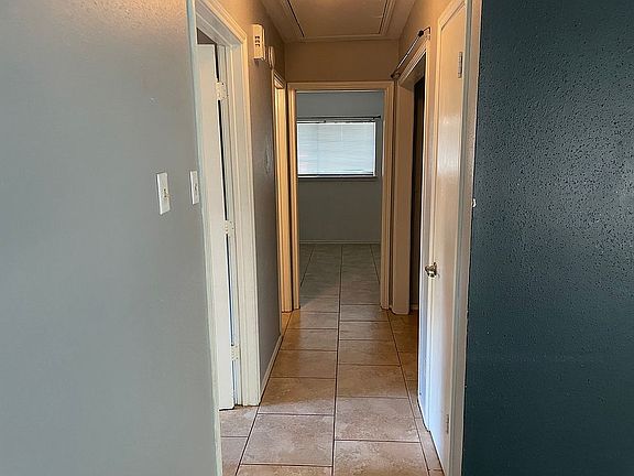 3rd image of 1618 Brickarbor Dr