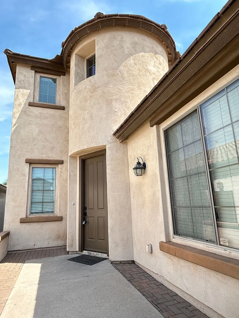 Chandler 5 Bed, 3 Bath + Bonus Room Office/Den — Photo 3