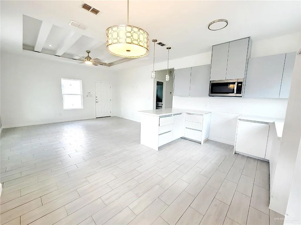 2 bed, 2.0 bath, 965 sqft, $1,100 — Photo 4