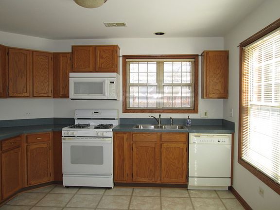 4th image of 224 Chesterfield Ct Unit A