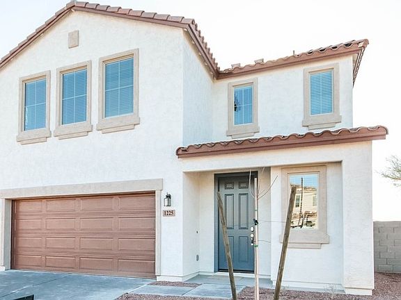 3rd image of 1225 E Palomino Way