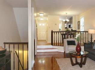 11252 Silentwood Ln, Reston, VA 20191