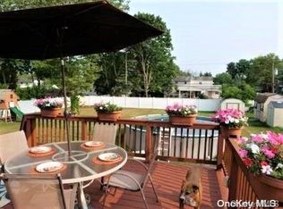 22 Beacon Ln, East Northport, NY 11731