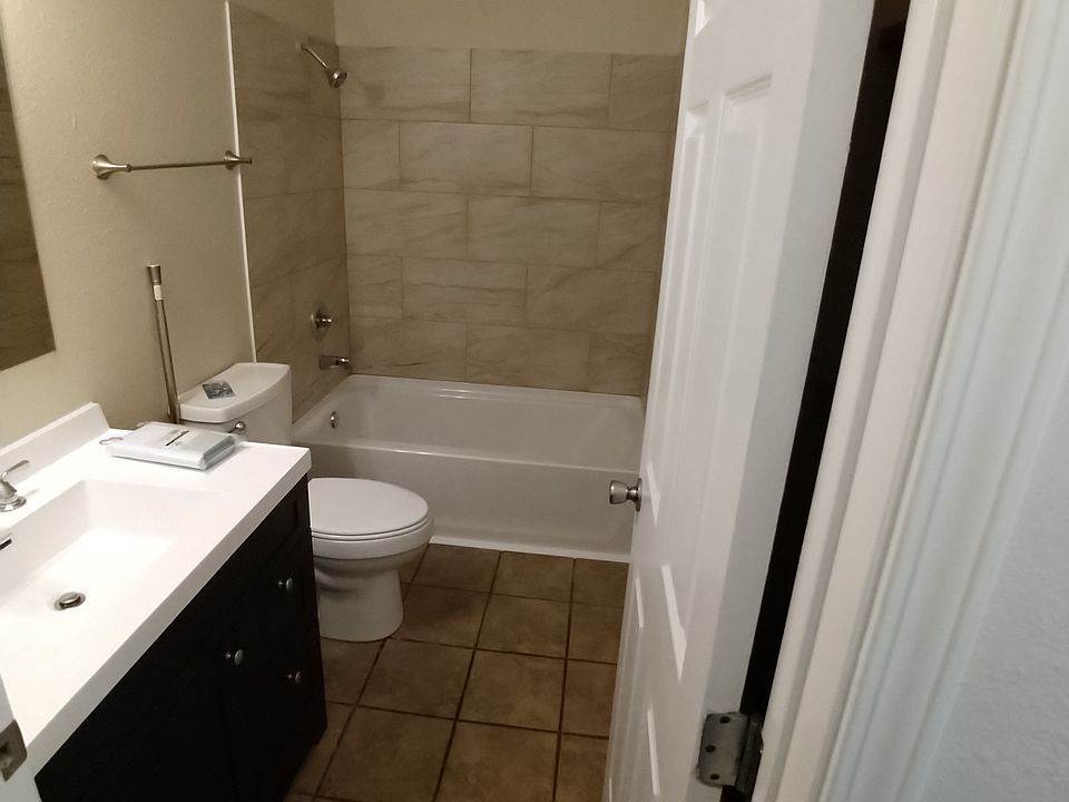2nd image of 136 E Elm St