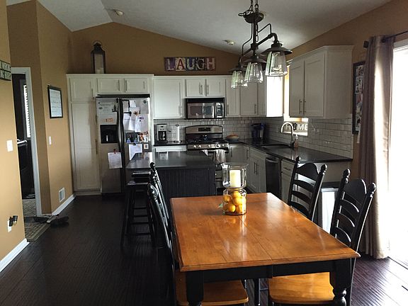 4th image of 9366 Crest Circle Dr NE