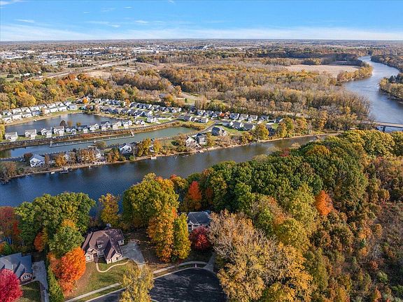 2nd image of 419 River Run Dr