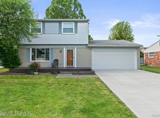 29314 Cambridge St, Flat Rock, MI 48134