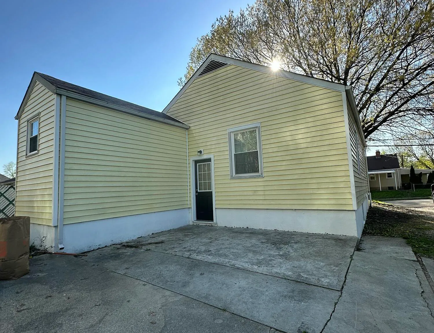 2 bed, 1.0 bath, 867 sqft, $1,500 — Photo 2