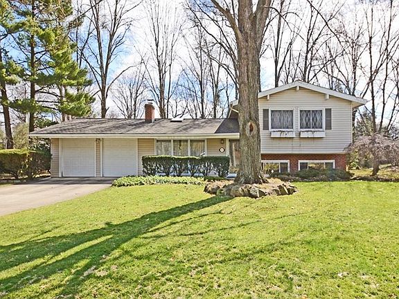 4th image of 521 Edinborough Dr