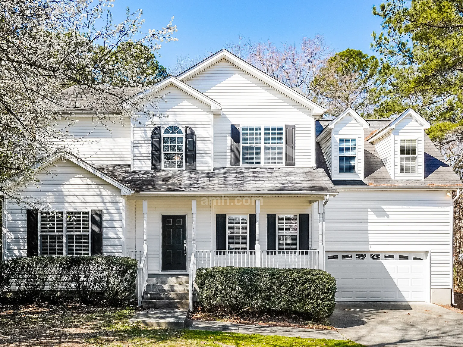 4 bed, 3.0 bath, 2468 sqft, $2,405 — Photo 1