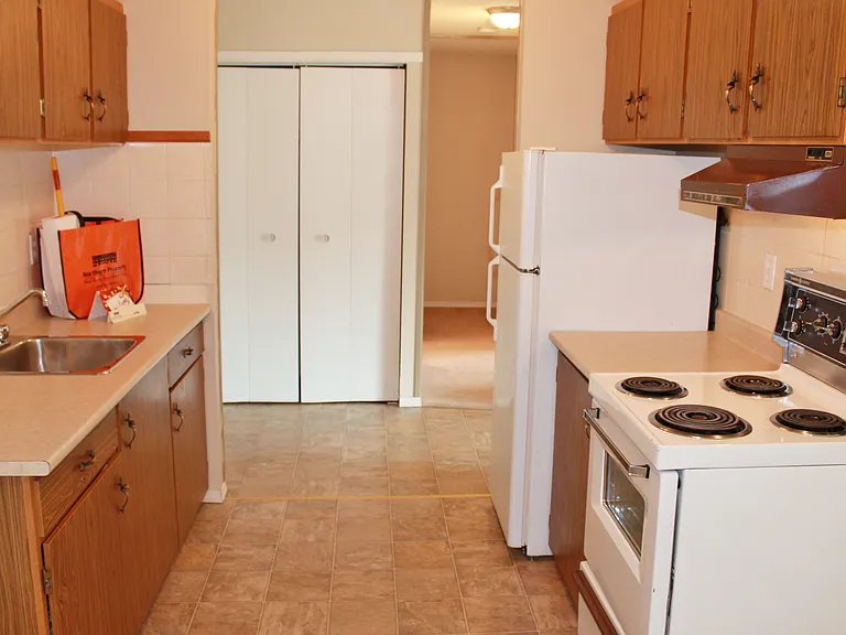 816 Watson Cres — Photo 8