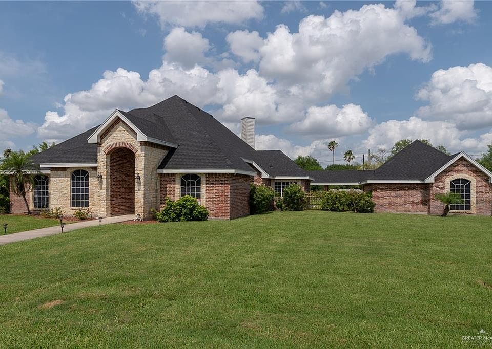 1st image of 2613 Woodland Dr