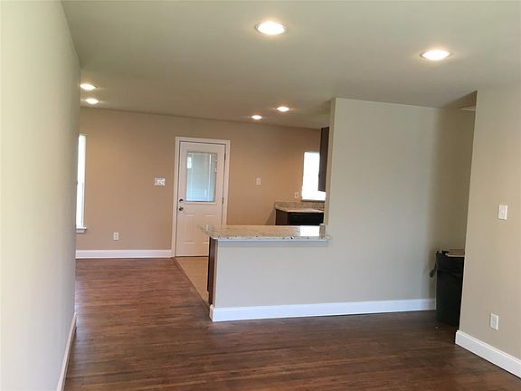 4th image of 2711 San Paula Ave