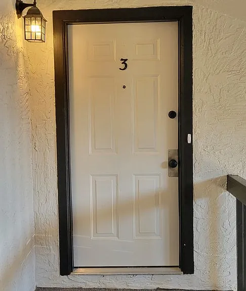 800-804 Laurelwood Dr — Photo 2