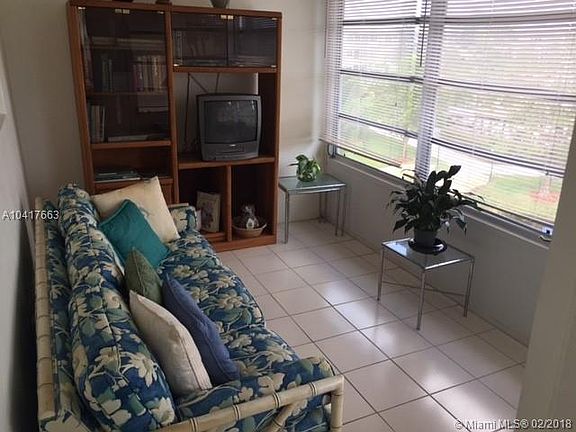 4th image of 4805 NW 35th St APT 610
