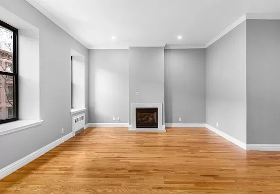 4th image of 42 Saint Marks Pl APT 2