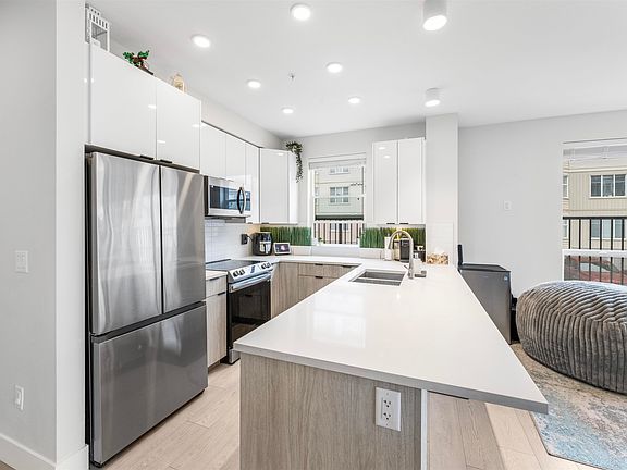 5th image of 19825 54th Ave #103