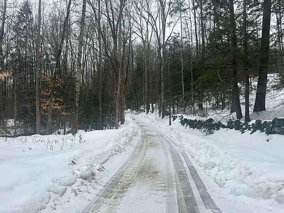 4th image of 305 Pine Hill Rd