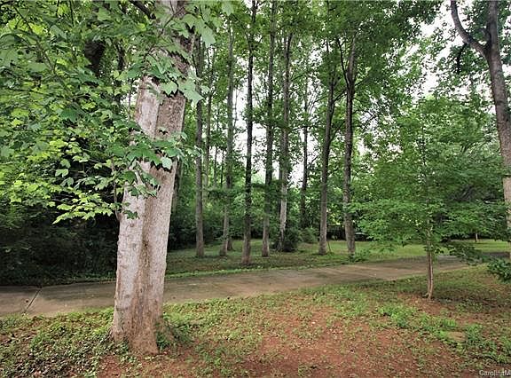 4th image of 16 Lakeview Dr