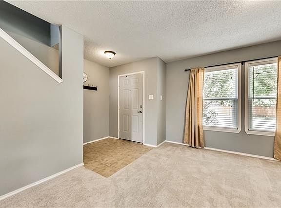 4th image of 817 Ann Dr