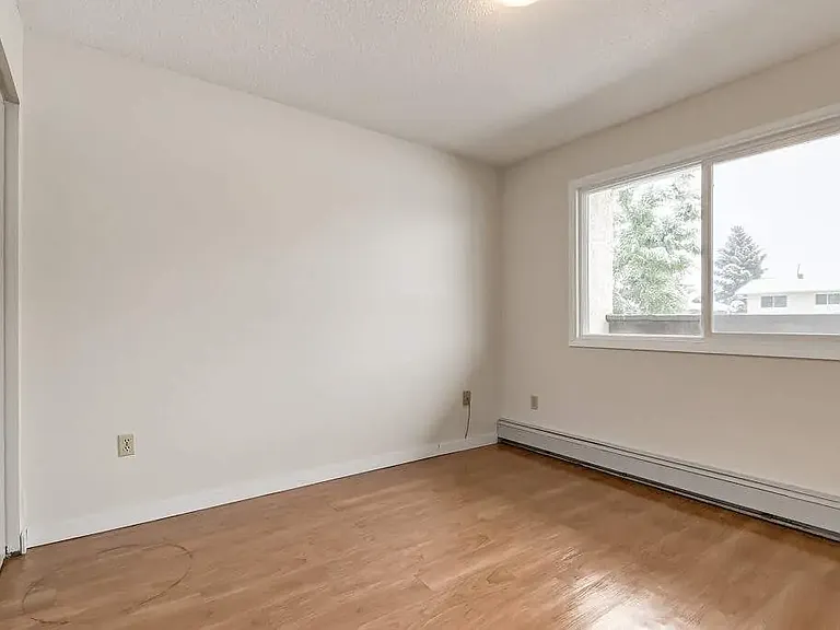 2399 Southview Dr SE — Photo 15